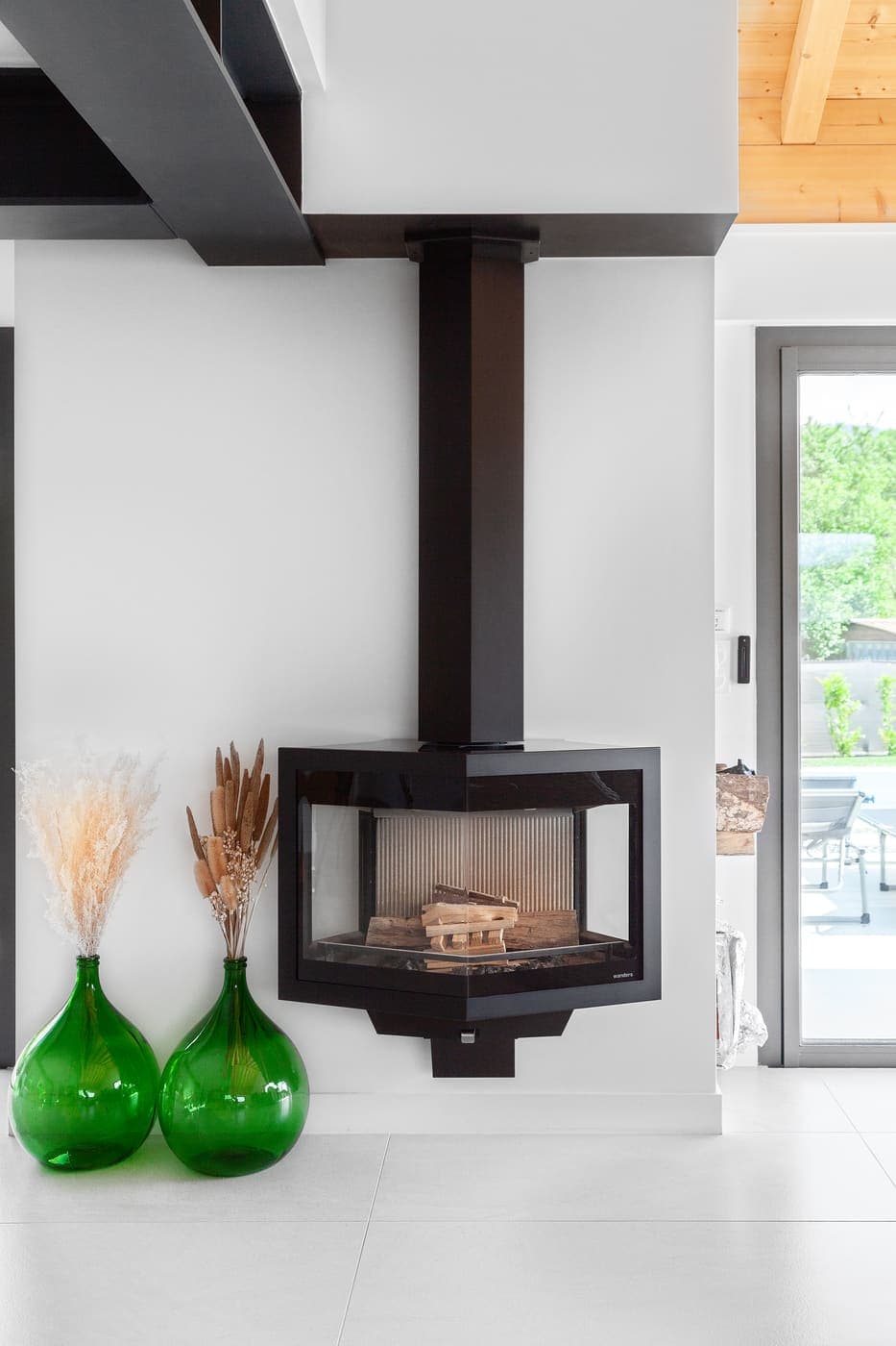 Cheminée d'angle contemporaine