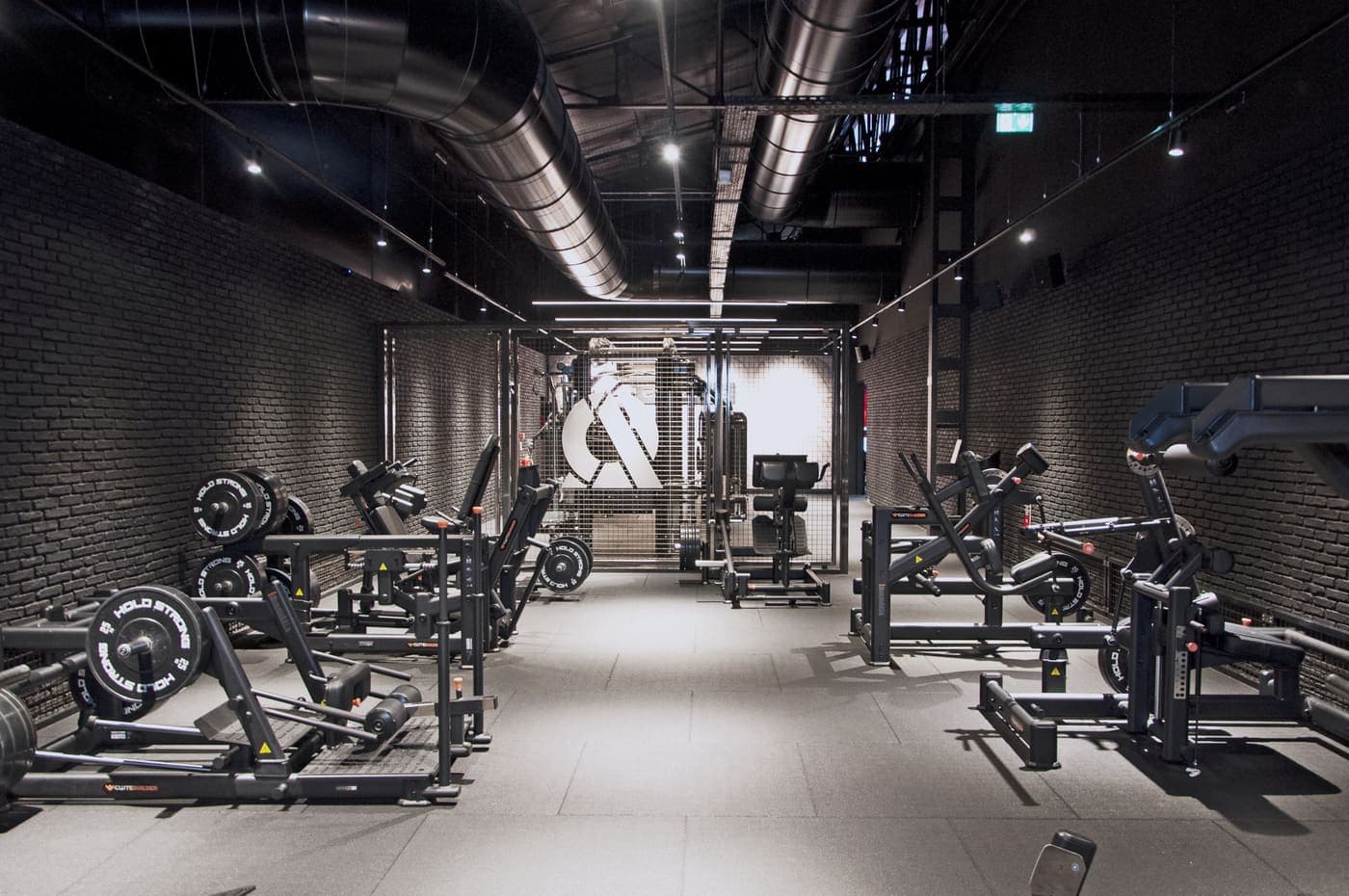 Plateau de musculation sous gaines techniques apparentes