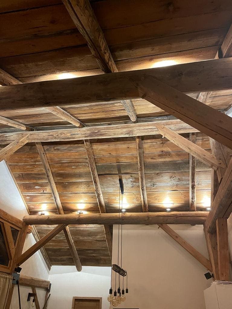 Détail de charpente mise en lumière