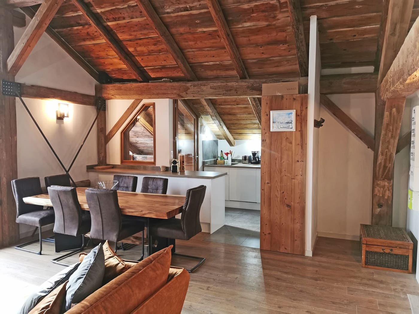 Salle à manger et charpente apparente