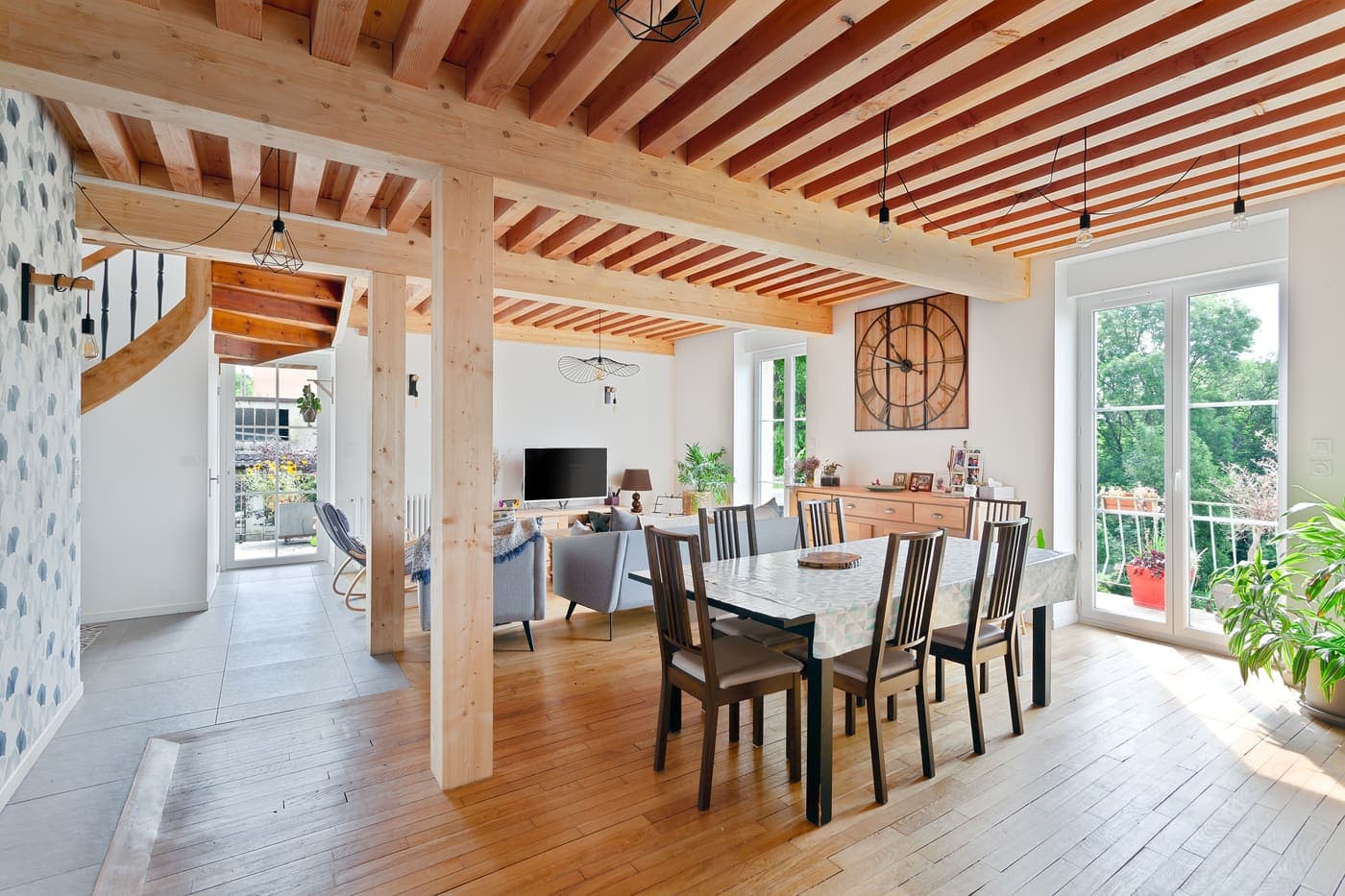 Salle à manger sous plafond à la française